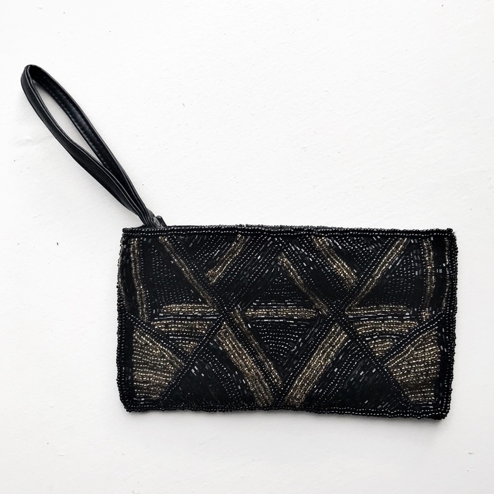Beaded wristlet clutch